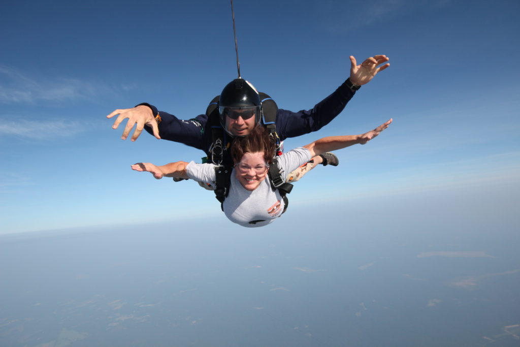 Cindy Stumme skydiving